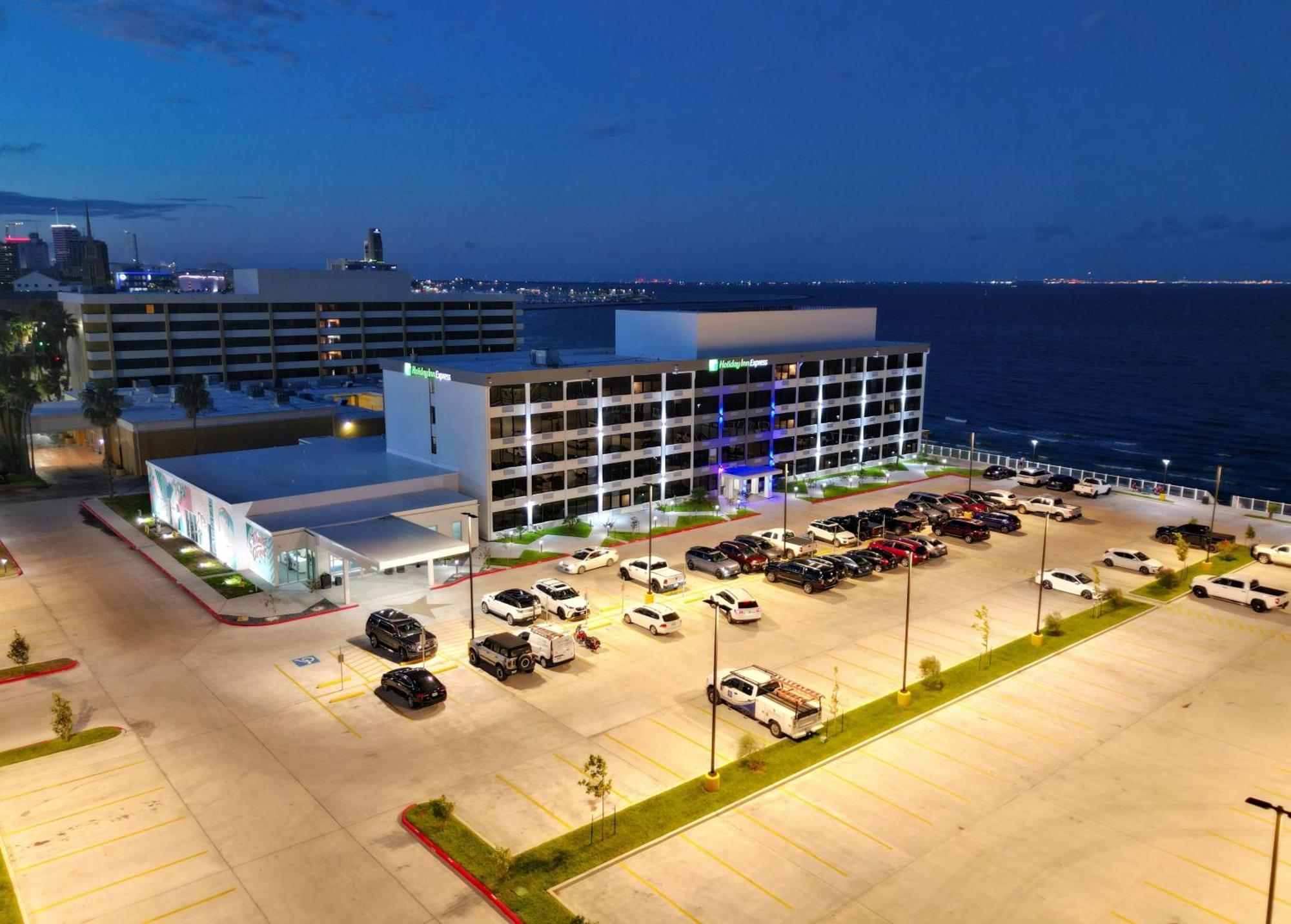 Holiday Inn Express Corpus Christi - Beachfront By Ihg Bagian luar foto
