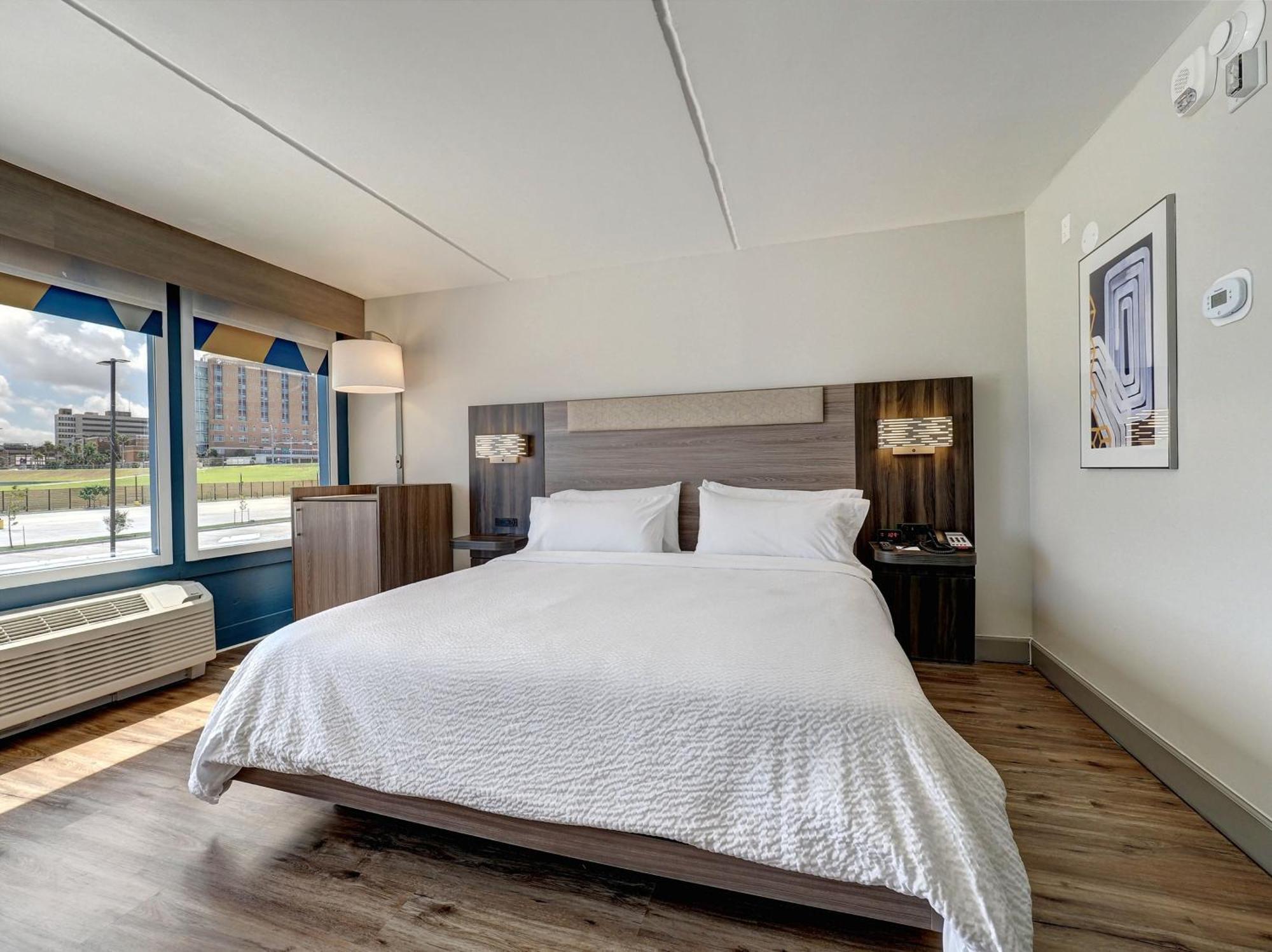 Holiday Inn Express Corpus Christi - Beachfront By Ihg Bagian luar foto