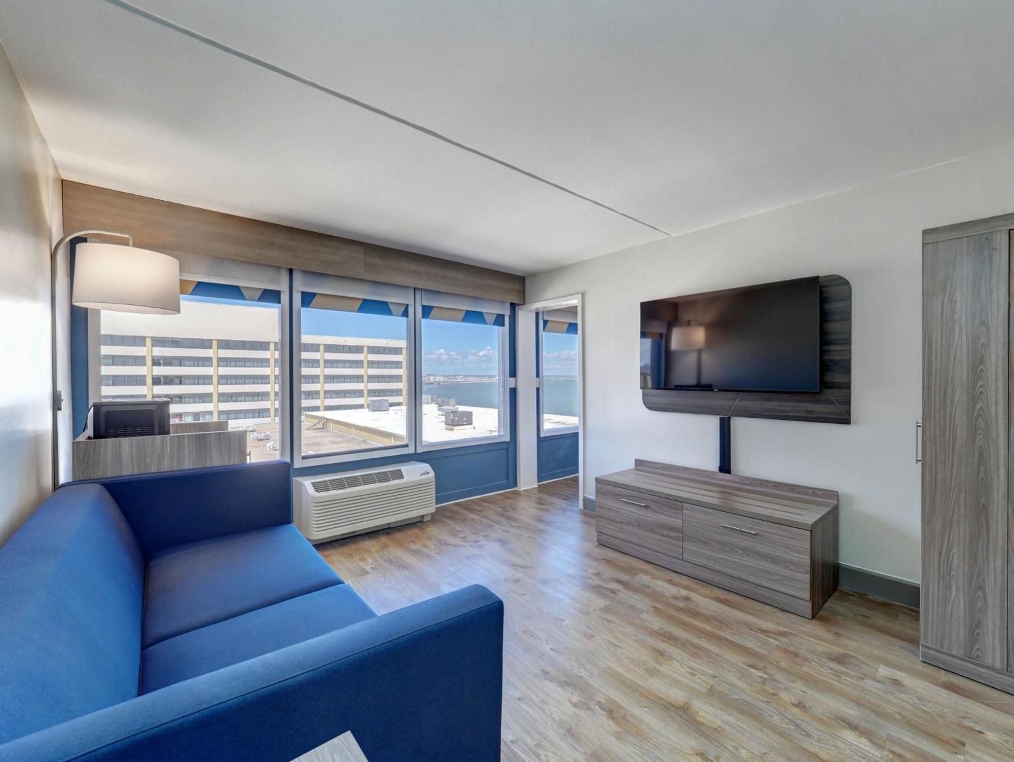 Holiday Inn Express Corpus Christi - Beachfront By Ihg Bagian luar foto