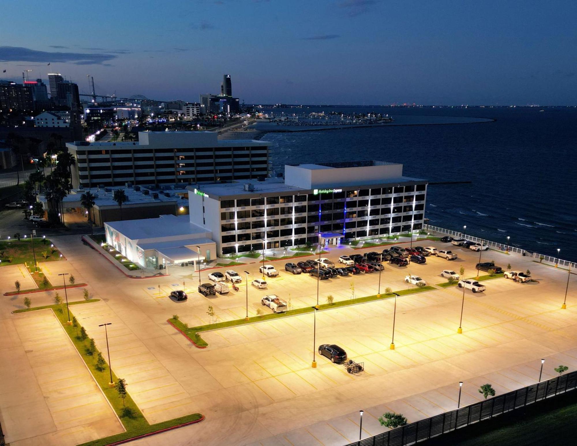 Holiday Inn Express Corpus Christi - Beachfront By Ihg Bagian luar foto