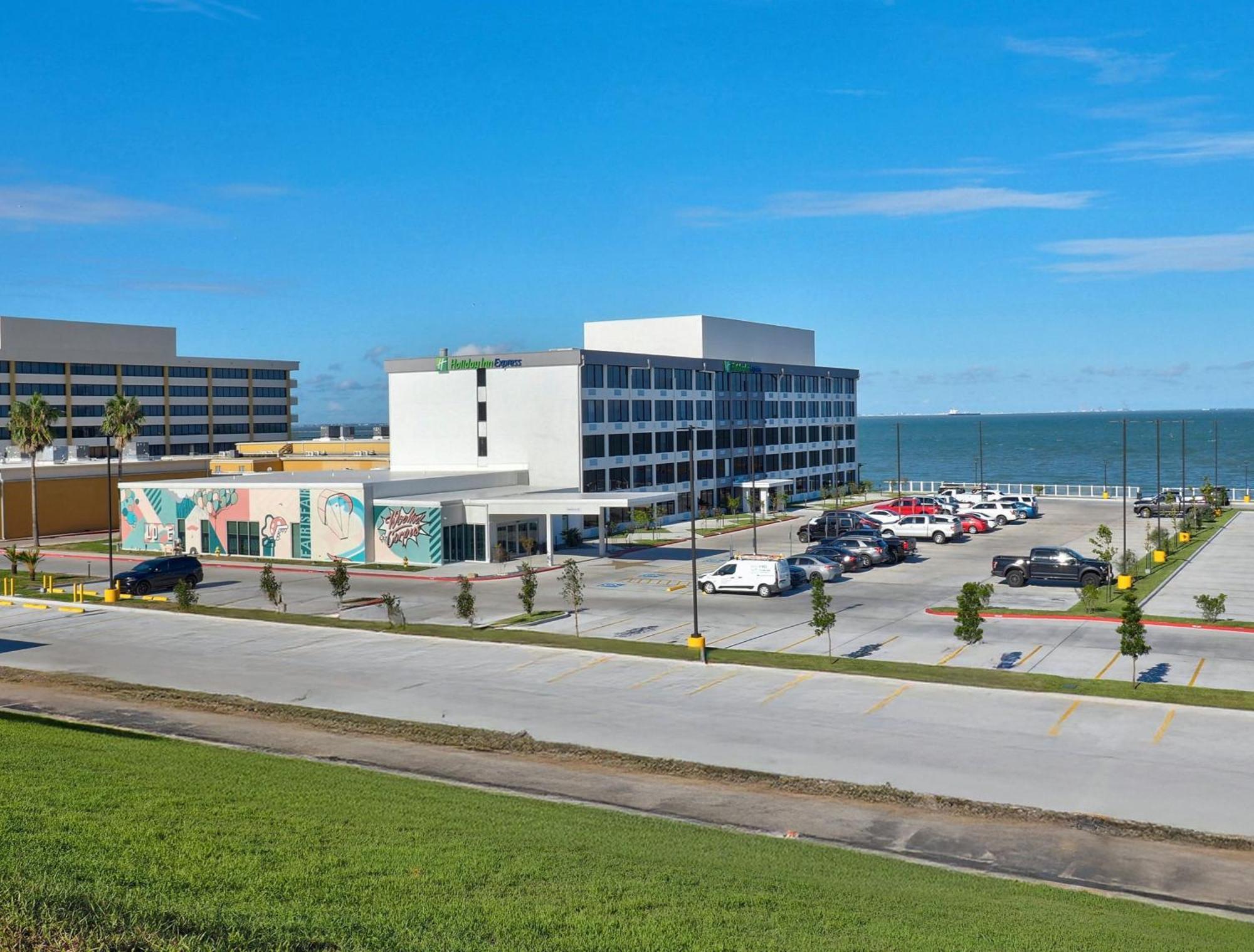 Holiday Inn Express Corpus Christi - Beachfront By Ihg Bagian luar foto