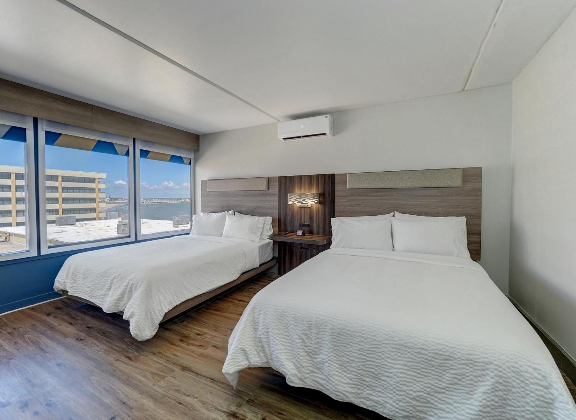 Holiday Inn Express Corpus Christi - Beachfront By Ihg Bagian luar foto