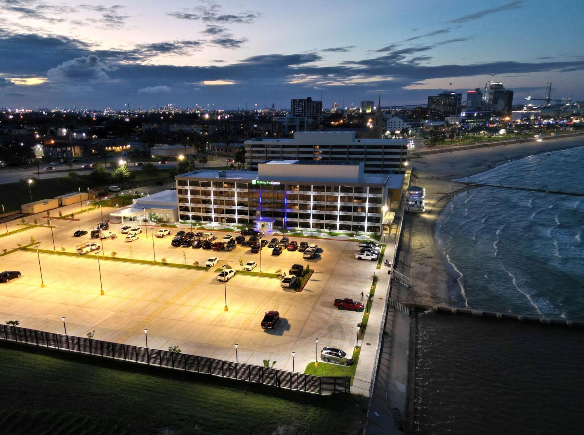 Holiday Inn Express Corpus Christi - Beachfront By Ihg Bagian luar foto