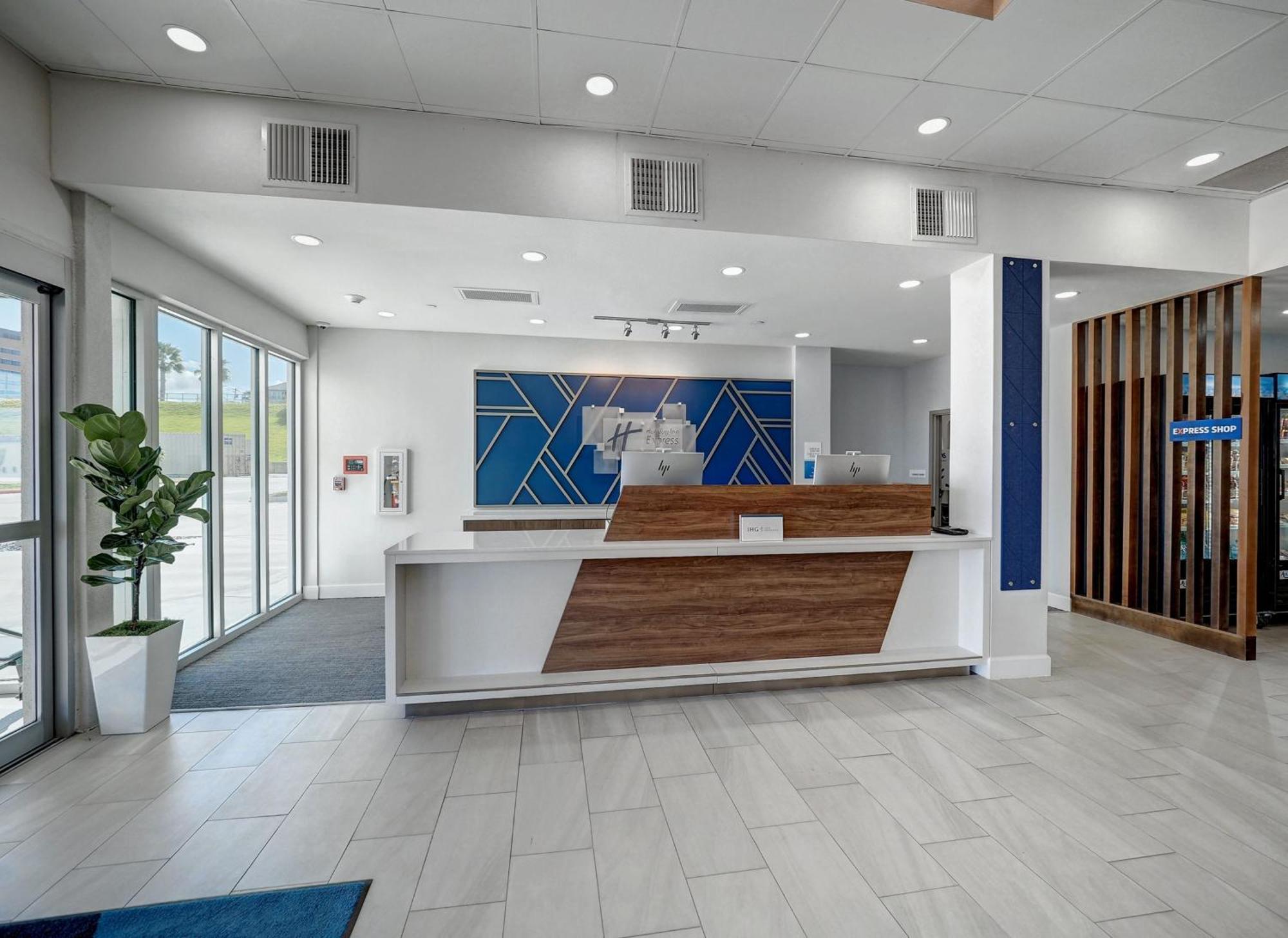 Holiday Inn Express Corpus Christi - Beachfront By Ihg Bagian luar foto