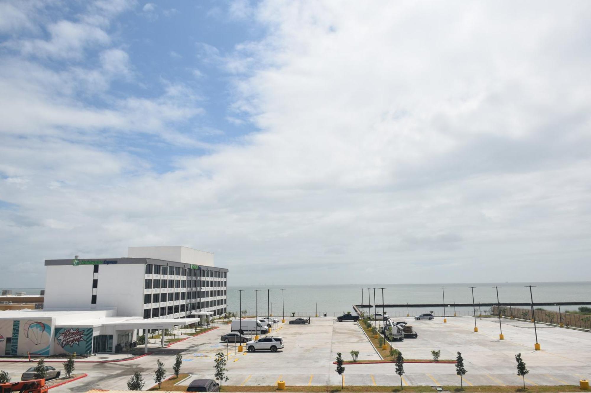 Holiday Inn Express Corpus Christi - Beachfront By Ihg Bagian luar foto