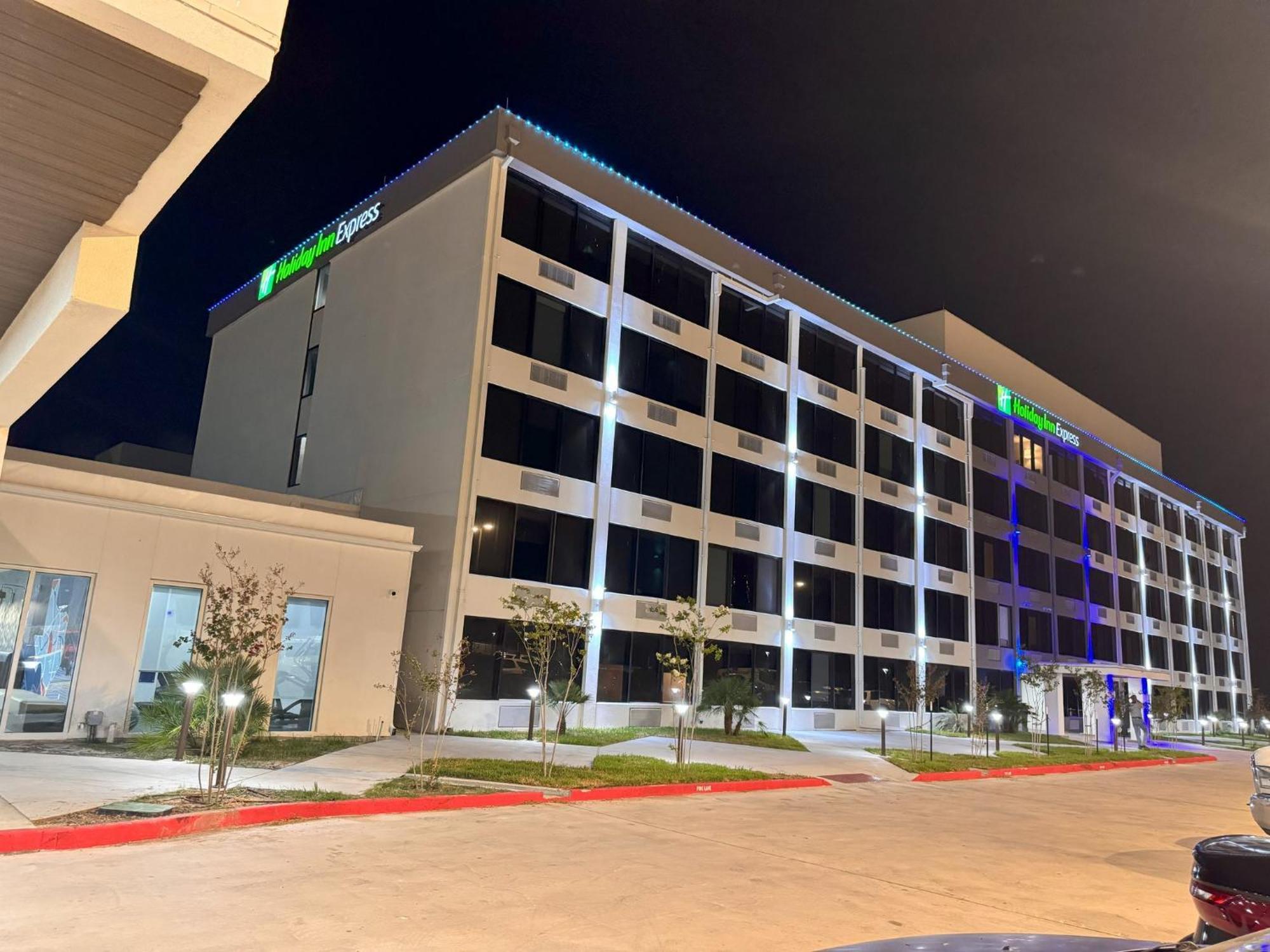 Holiday Inn Express Corpus Christi - Beachfront By Ihg Bagian luar foto