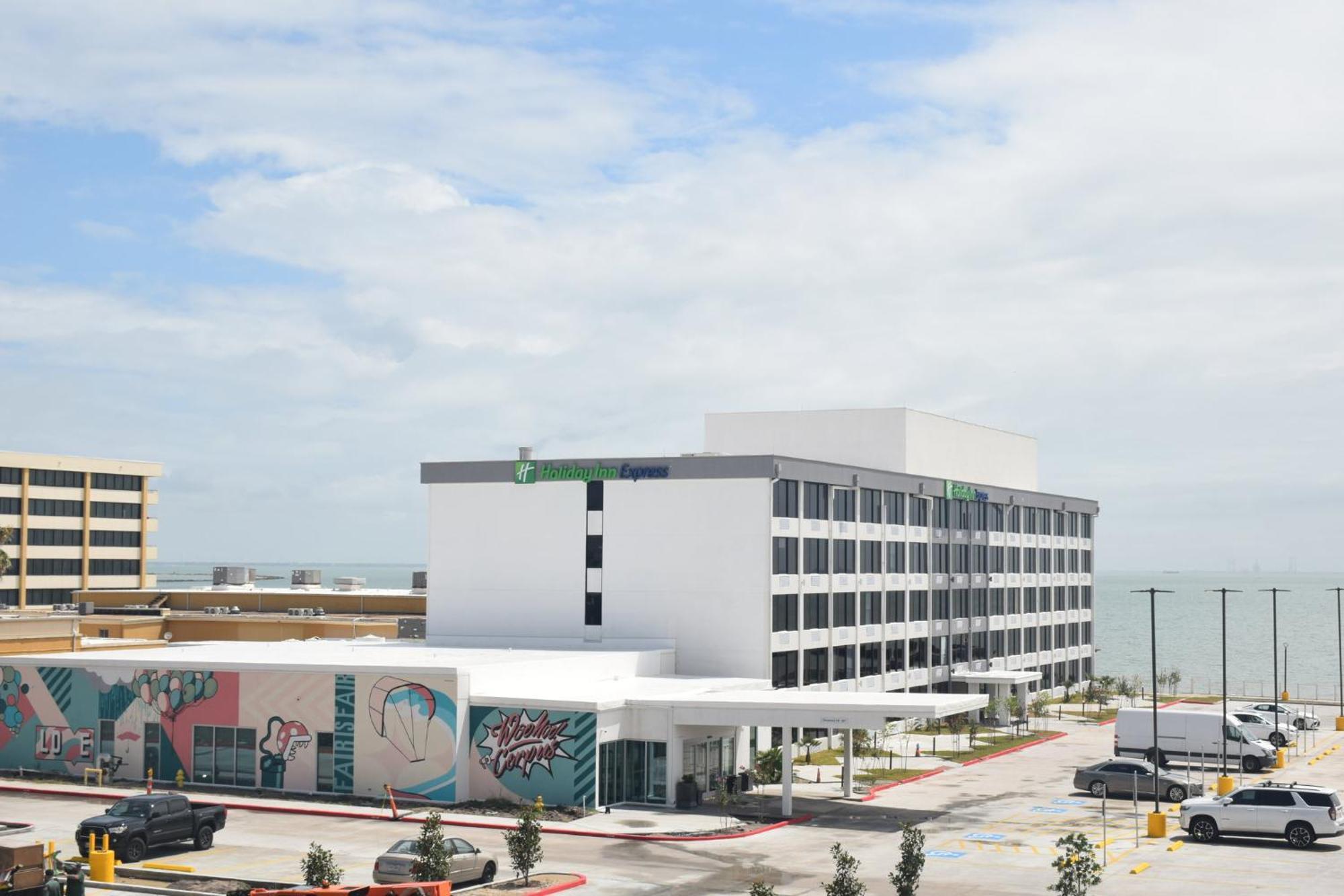 Holiday Inn Express Corpus Christi - Beachfront By Ihg Bagian luar foto