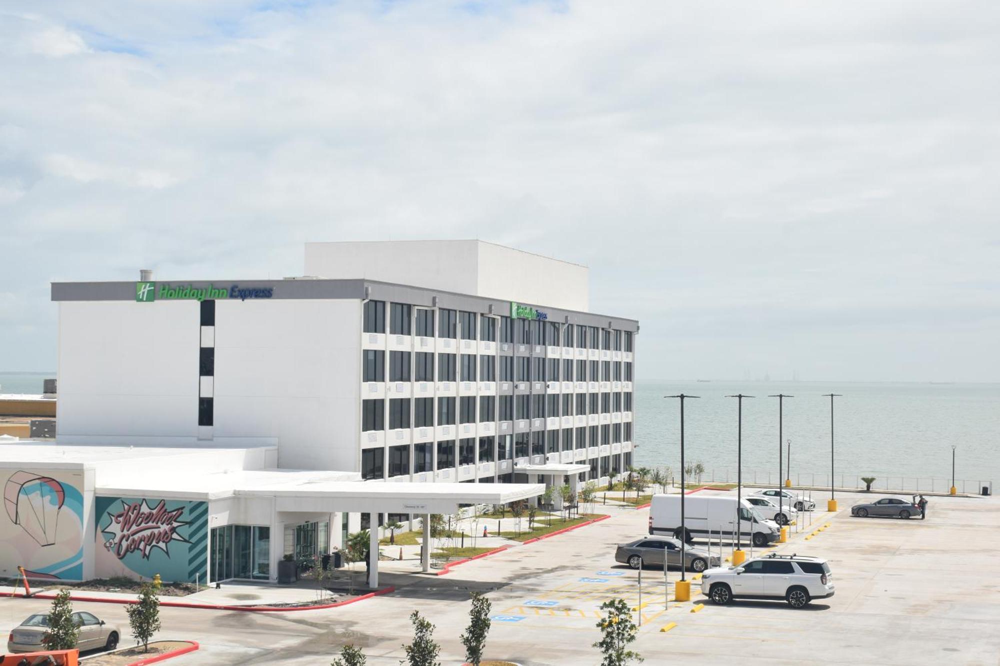 Holiday Inn Express Corpus Christi - Beachfront By Ihg Bagian luar foto